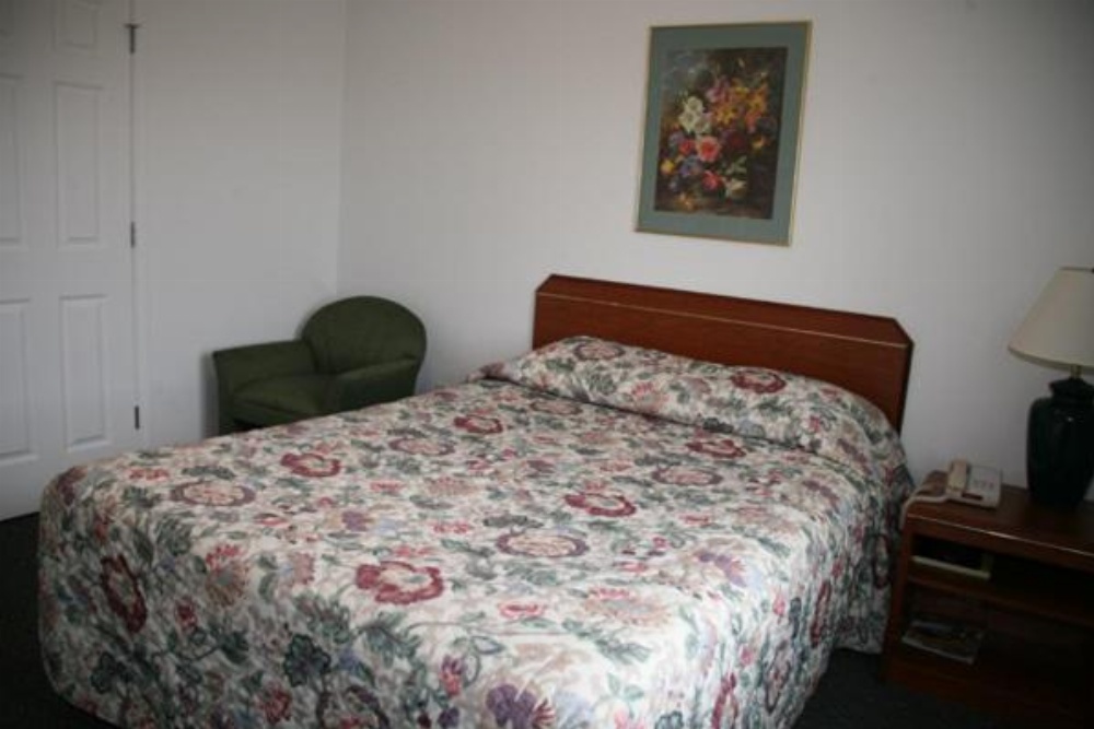 Double Room with Two Double Beds - No Pets